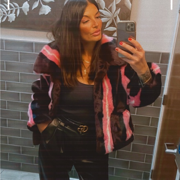 Meet your Posher, Stephanie - Picture 1 of 1